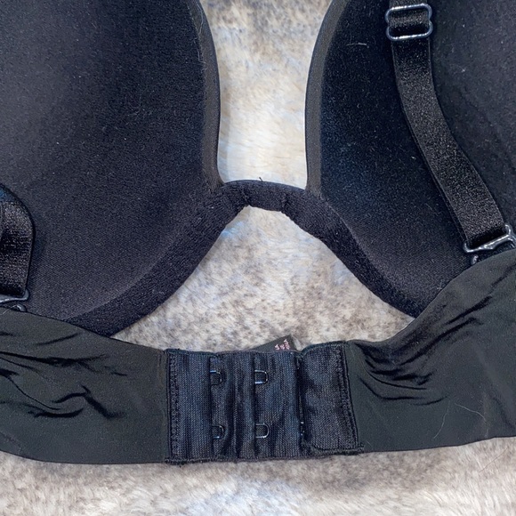 VS: limited edition crystal push up 34DD - Picture 5 of 7